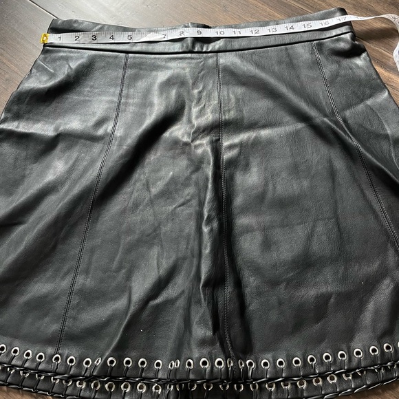 GILBERT vegan leather skirt with woven grommet detail - Picture 9 of 11